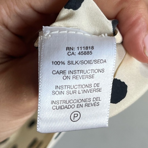 Michael Kors Polka Dot 100 % Silk Ruffles Sleeveless Blouse - 8P - Picture 9 of 11